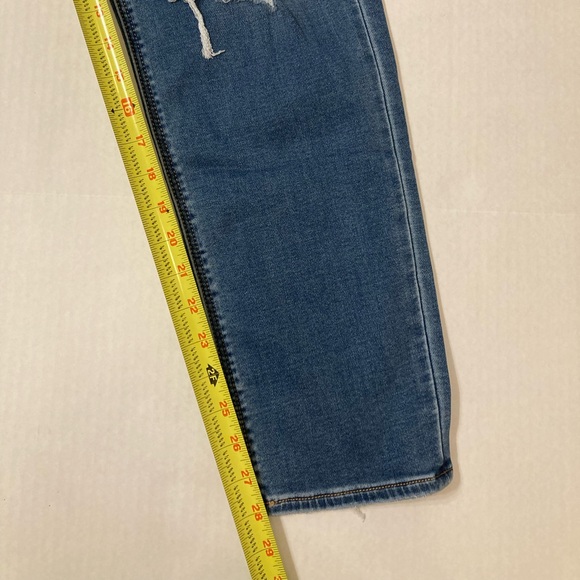 American Eagle Outfitters | NWT Mom Jean Distressed Soft Knit 6 Long Jeans - Picture 9 of 10